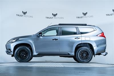 2017 Mitsubishi Pajero Sport - Thumbnail