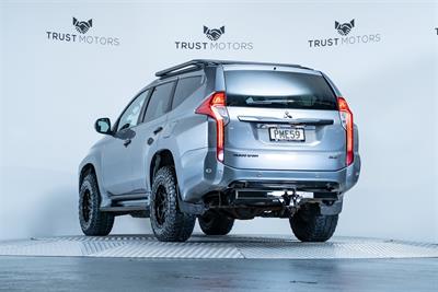 2017 Mitsubishi Pajero Sport - Thumbnail