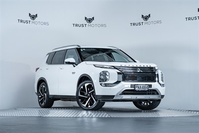 2022 Mitsubishi Outlander - Thumbnail