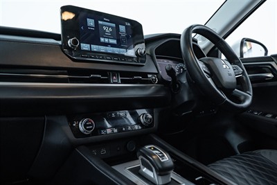 2022 Mitsubishi Outlander - Thumbnail