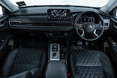 2022 Mitsubishi Outlander - Thumbnail