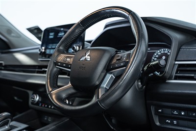 2022 Mitsubishi Outlander - Thumbnail