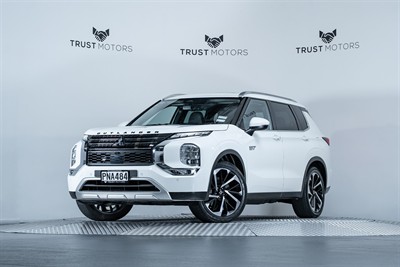 2022 Mitsubishi Outlander - Thumbnail