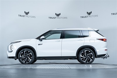 2022 Mitsubishi Outlander - Thumbnail