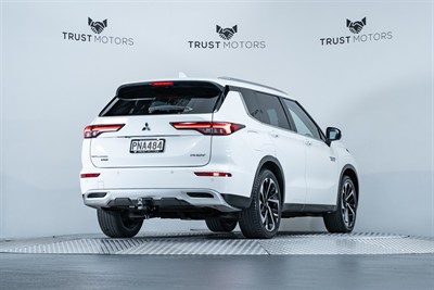 2022 Mitsubishi Outlander - Thumbnail