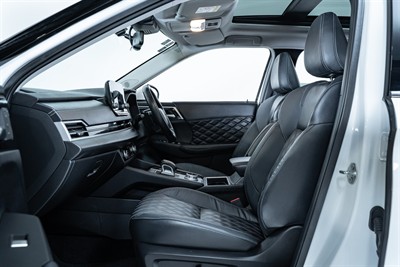 2022 Mitsubishi Outlander - Thumbnail