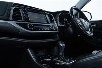 2017 Toyota Highlander - Thumbnail