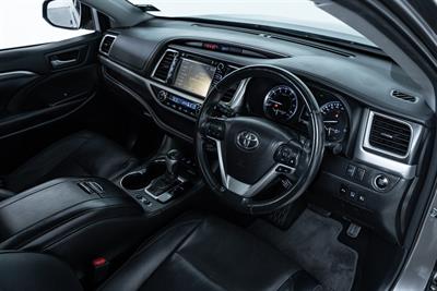 2017 Toyota Highlander - Thumbnail