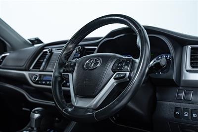 2017 Toyota Highlander - Thumbnail
