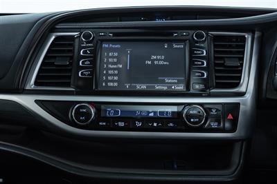 2017 Toyota Highlander - Thumbnail