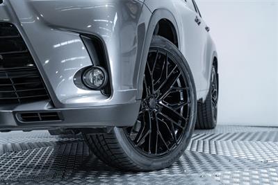 2017 Toyota Highlander - Thumbnail