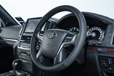 2017 Toyota Landcruiser - Thumbnail