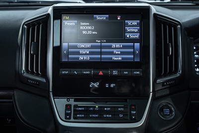 2017 Toyota Landcruiser - Thumbnail