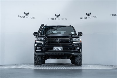 2017 Toyota Landcruiser - Thumbnail