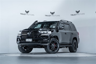 2017 Toyota Landcruiser - Thumbnail