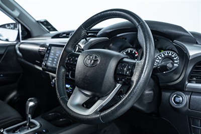 2022 Toyota Hilux - Thumbnail