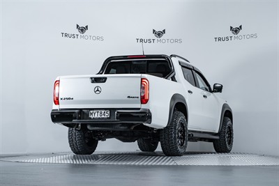 2020 Mercedes-Benz X-Class - Thumbnail