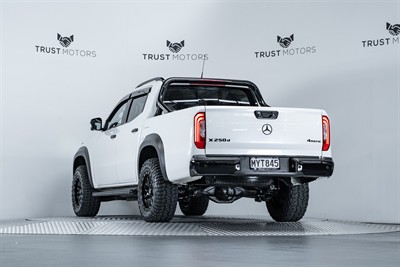 2020 Mercedes-Benz X-Class - Thumbnail