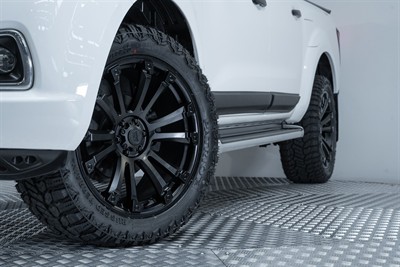 2019 Nissan Navara - Thumbnail