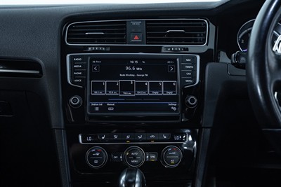 2016 Volkswagen Golf - Thumbnail