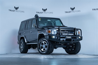 2022 Toyota Landcruiser - Thumbnail