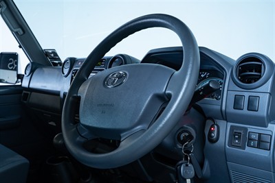 2022 Toyota Landcruiser - Thumbnail