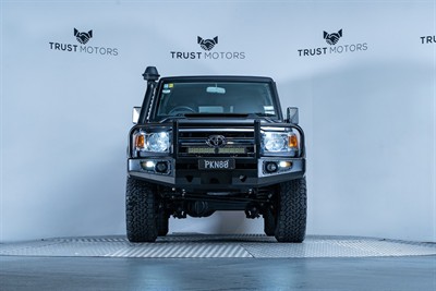 2022 Toyota Landcruiser - Thumbnail