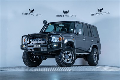 2022 Toyota Landcruiser - Thumbnail