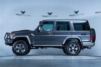 2022 Toyota Landcruiser - Thumbnail