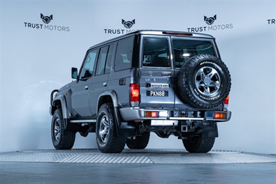 2022 Toyota Landcruiser - Thumbnail