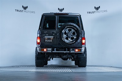 2022 Toyota Landcruiser - Thumbnail