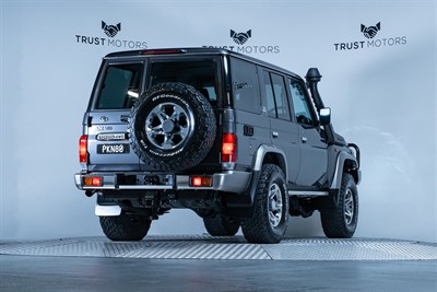 2022 Toyota Landcruiser - Thumbnail