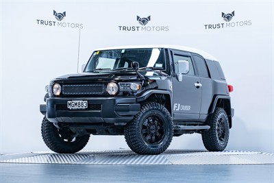 2012 Toyota FJ Cruiser - Thumbnail