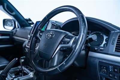 2019 Toyota Landcruiser - Thumbnail