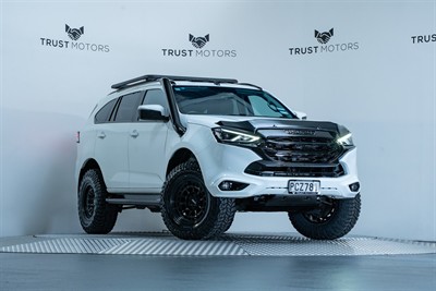 2022 Isuzu MU-X - Thumbnail