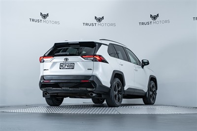2020 Toyota Rav4 - Thumbnail