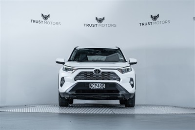 2020 Toyota Rav4 - Thumbnail
