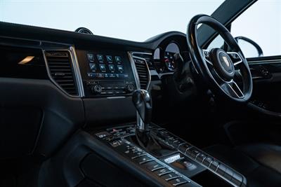 2018 Porsche Macan - Thumbnail