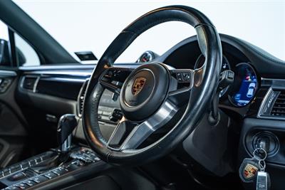 2018 Porsche Macan - Thumbnail