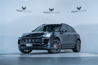 2018 Porsche Macan - Thumbnail