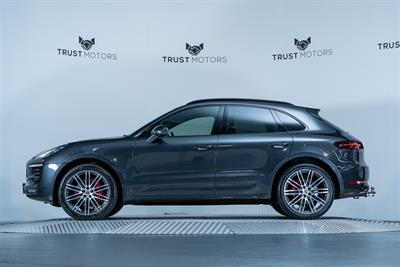 2018 Porsche Macan - Thumbnail