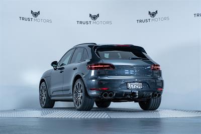 2018 Porsche Macan - Thumbnail
