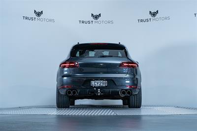 2018 Porsche Macan - Thumbnail