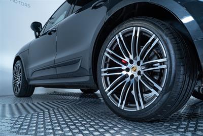 2018 Porsche Macan - Thumbnail