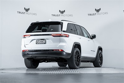 2023 Jeep Grand Cherokee - Thumbnail