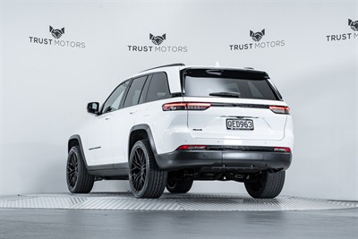 2023 Jeep Grand Cherokee - Thumbnail