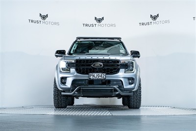 2022 Ford Everest - Thumbnail