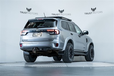 2022 Ford Everest - Thumbnail