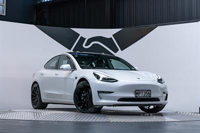 2020 Tesla Model 3 - Thumbnail