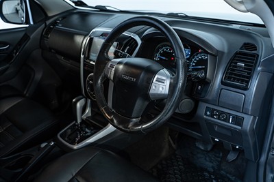 2021 Isuzu MU-X - Thumbnail